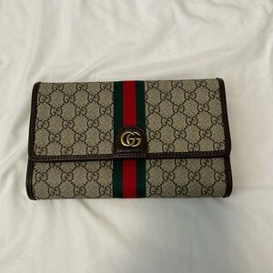 Gucci crossbody wallet bag